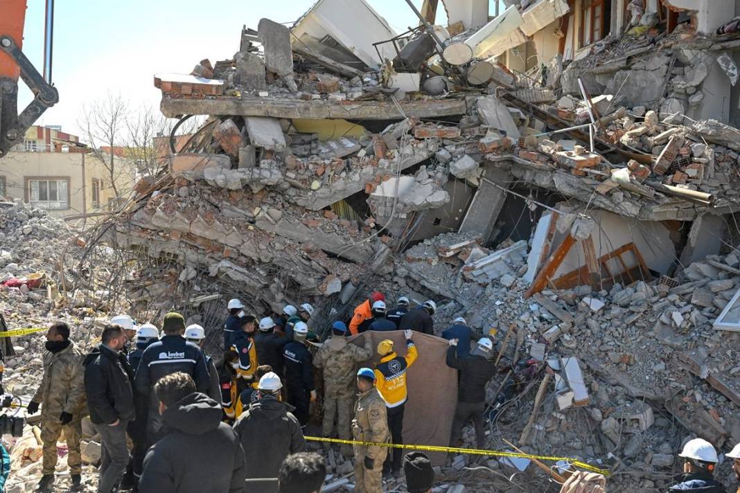 Deprem bölgesinde rakamlar korkunç! Felaketin boyutu gün geçtikçe ortaya çıkıyor 14